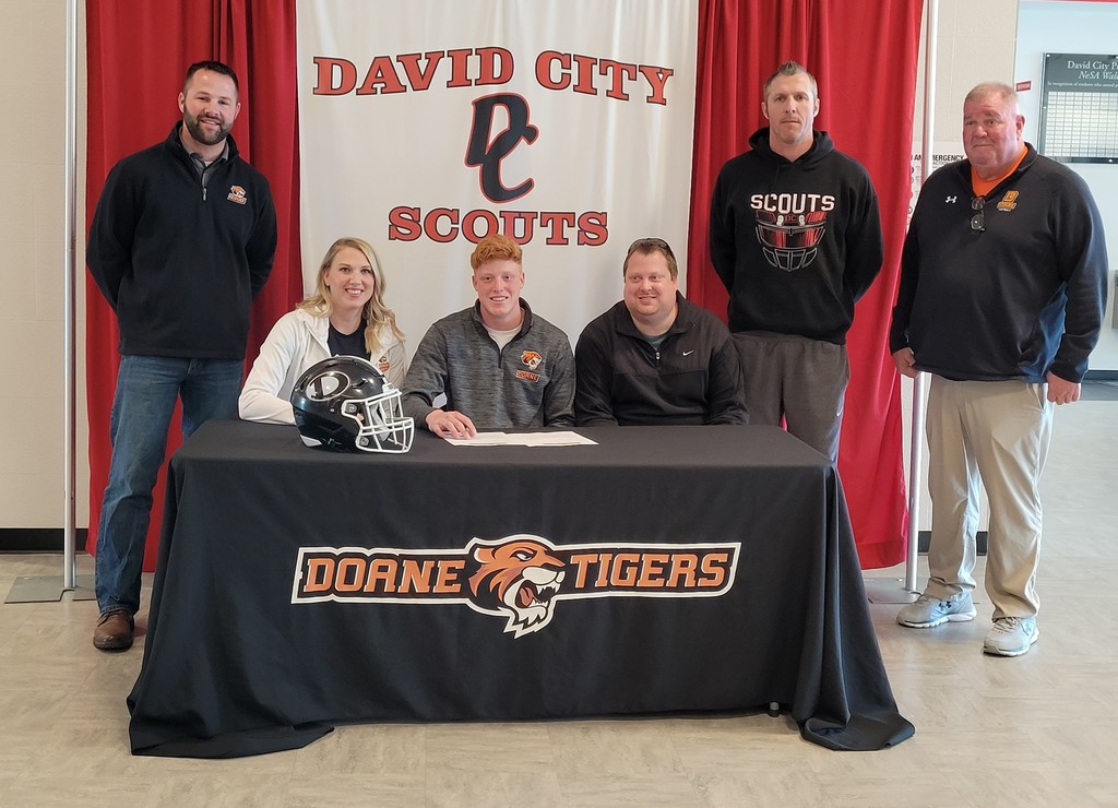 Seth Golden signs with Doane